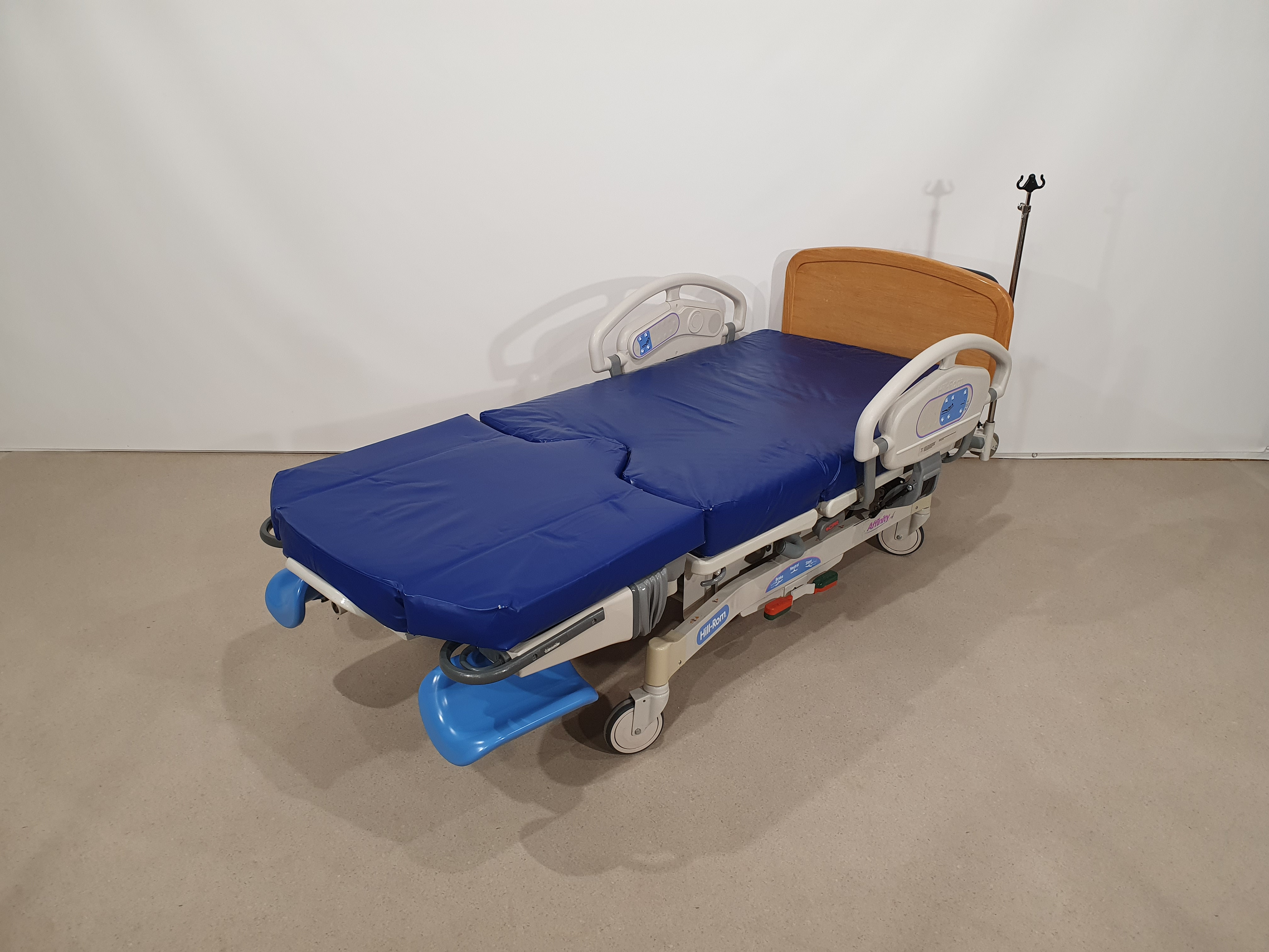 Sünnitusvoodi, günekoloogiline voodi Hill-Rom P3700 – foto laost, Rideen Rakvere
