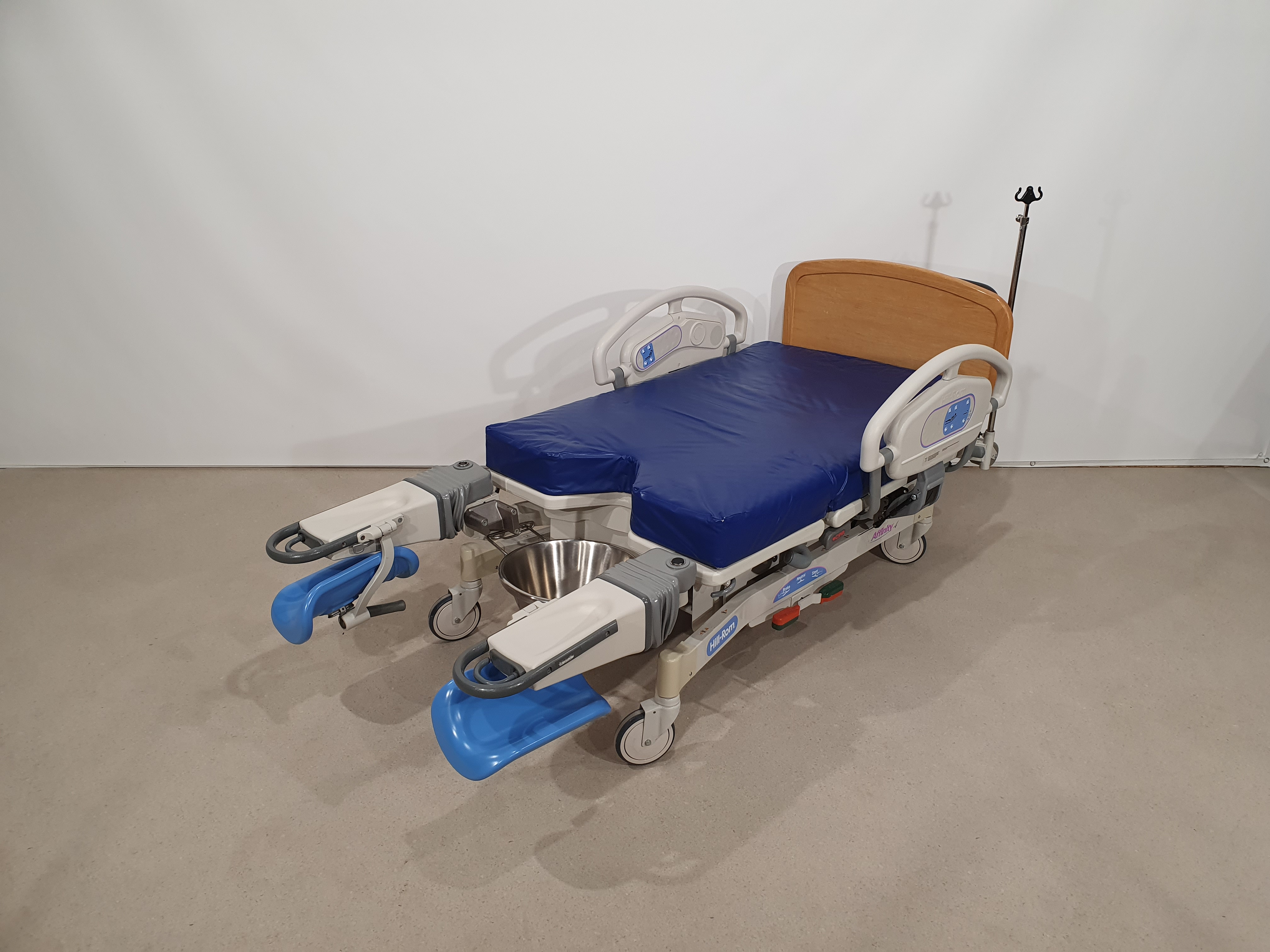 Sünnitusvoodi, günekoloogiline voodi, Hill-Rom P3700 – foto 4, Rideen