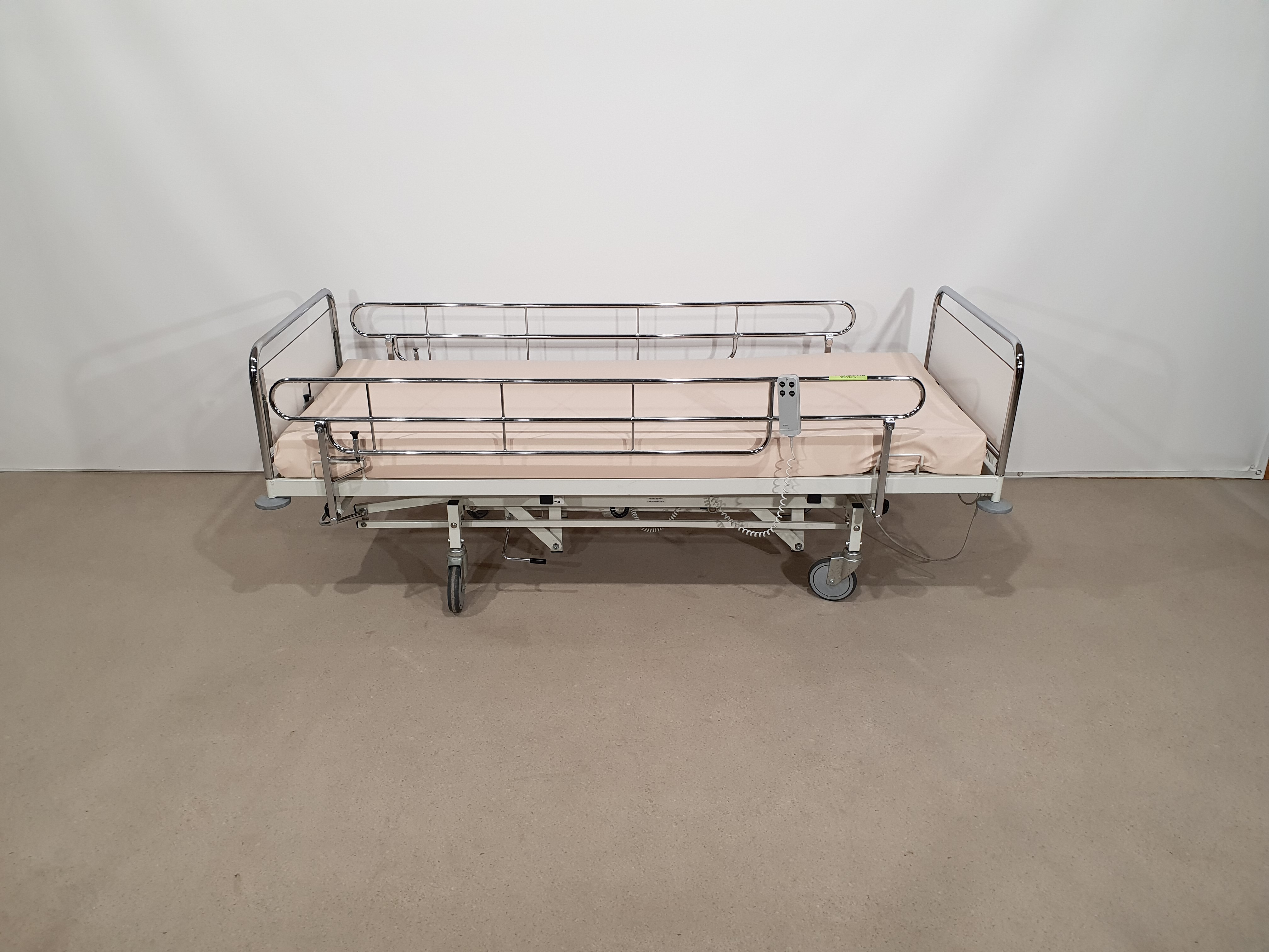 Electric care bed, hospital bed, rehabilitation bed – photo 4, Rideen