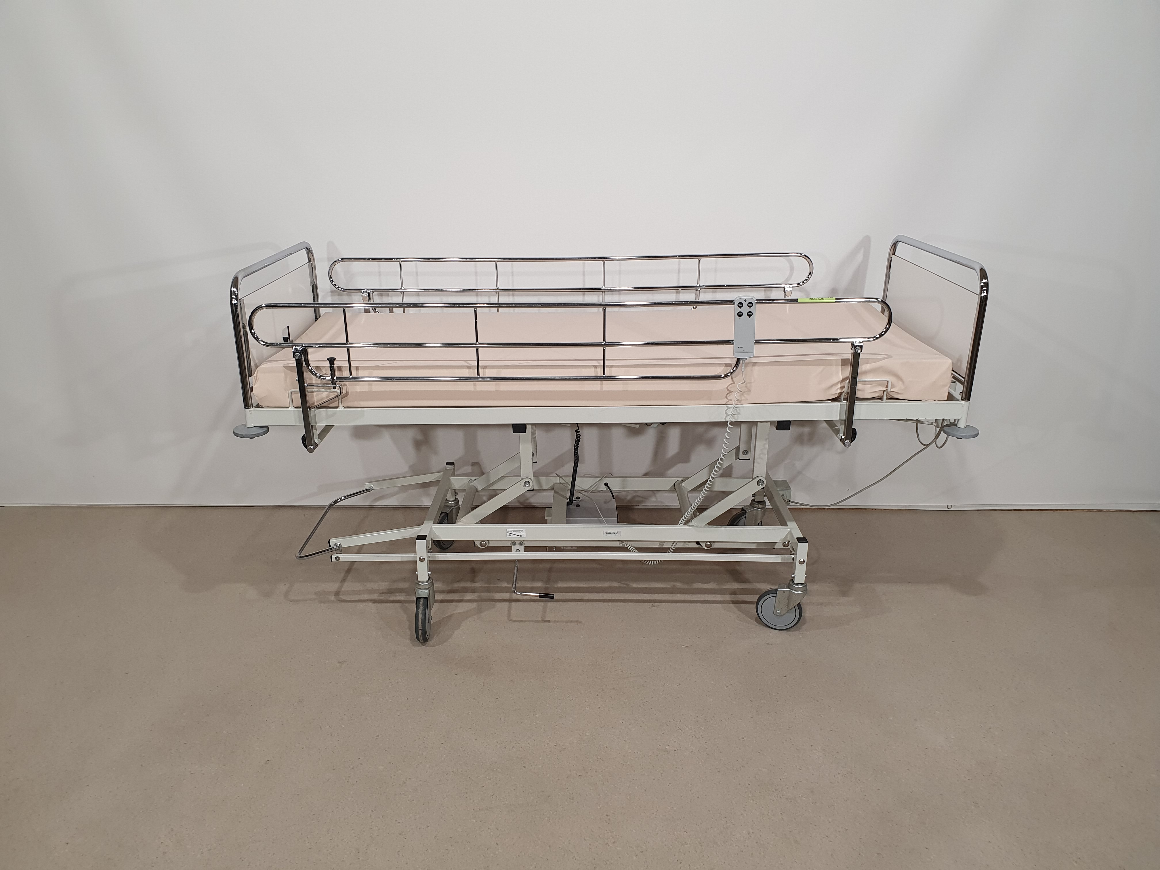 Electric care bed, hospital bed, rehabilitation bed – photo 6, Rideen