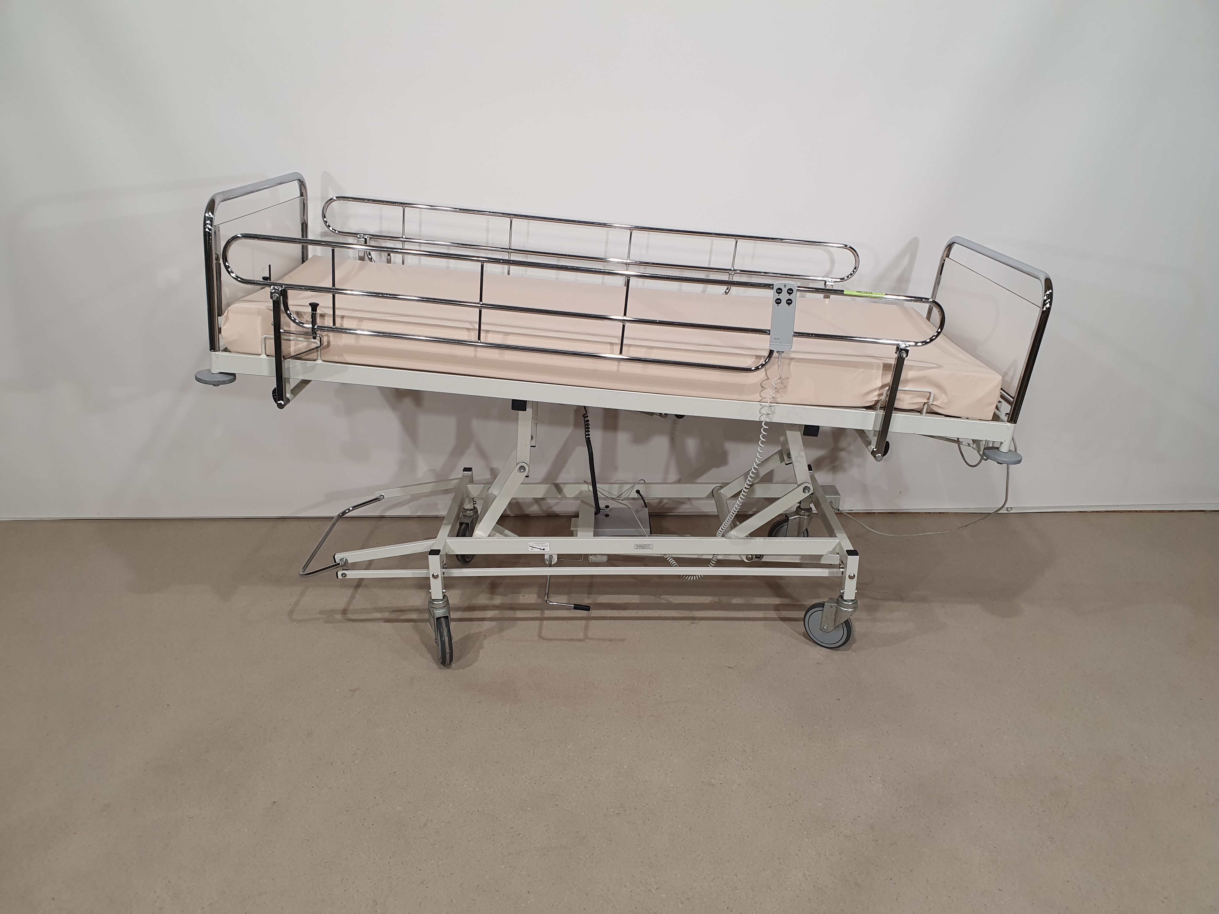 Electric care bed, hospital bed, rehabilitation bed – photo 8, Rideen