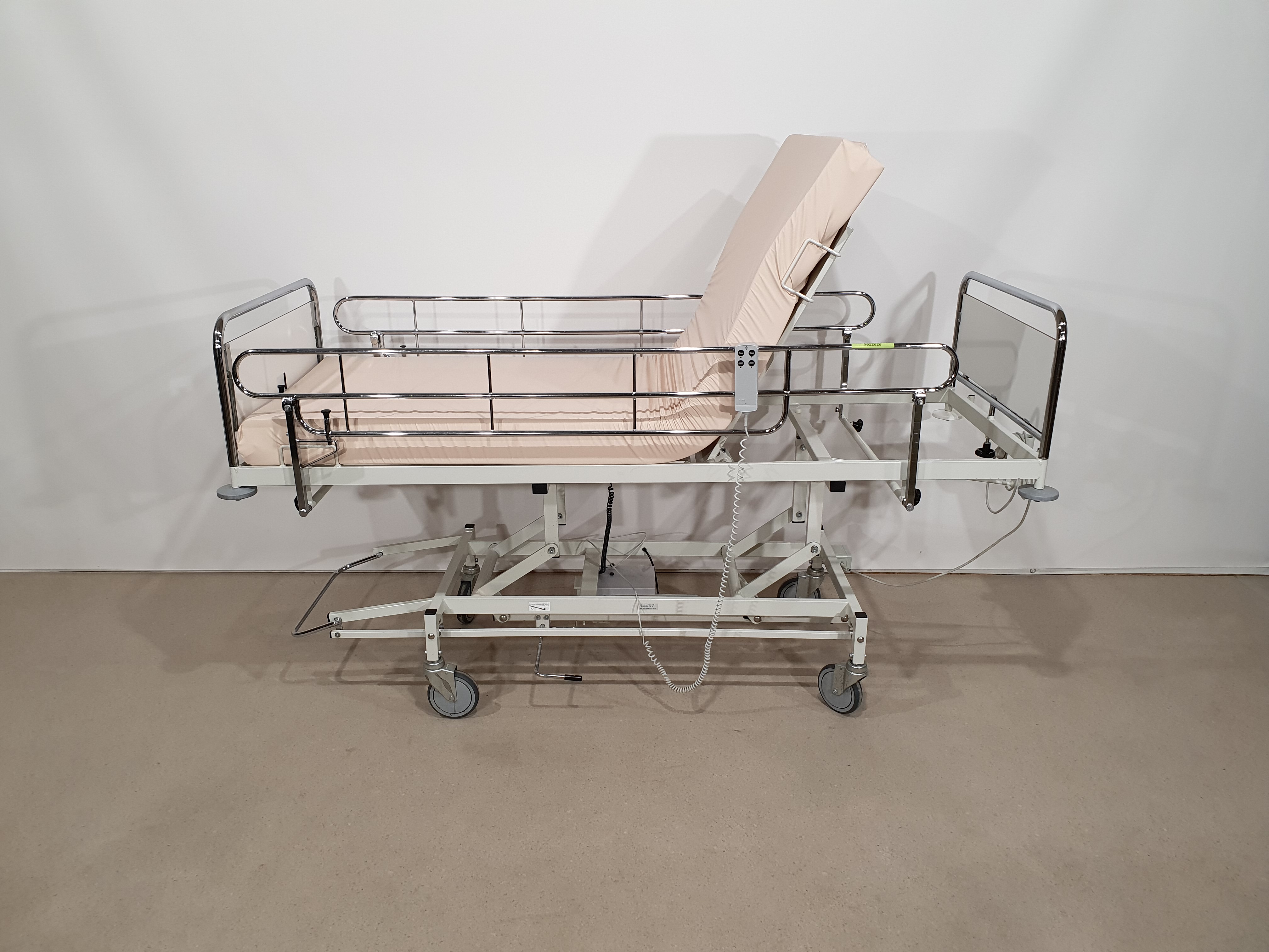 Electric care bed, hospital bed, rehabilitation bed – photo 10, Rideen