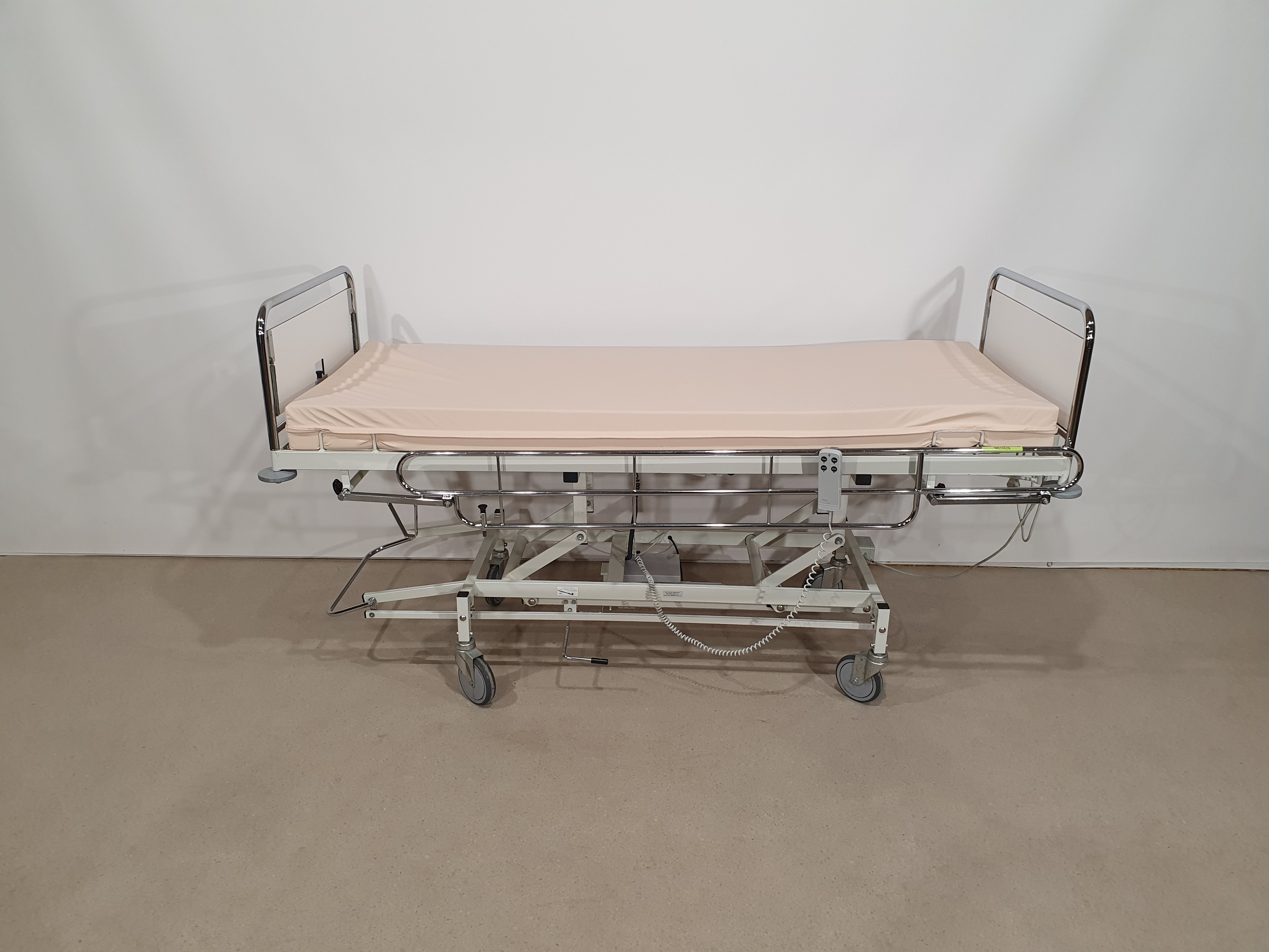 Electric care bed, hospital bed, rehabilitation bed – photo 12, Rideen