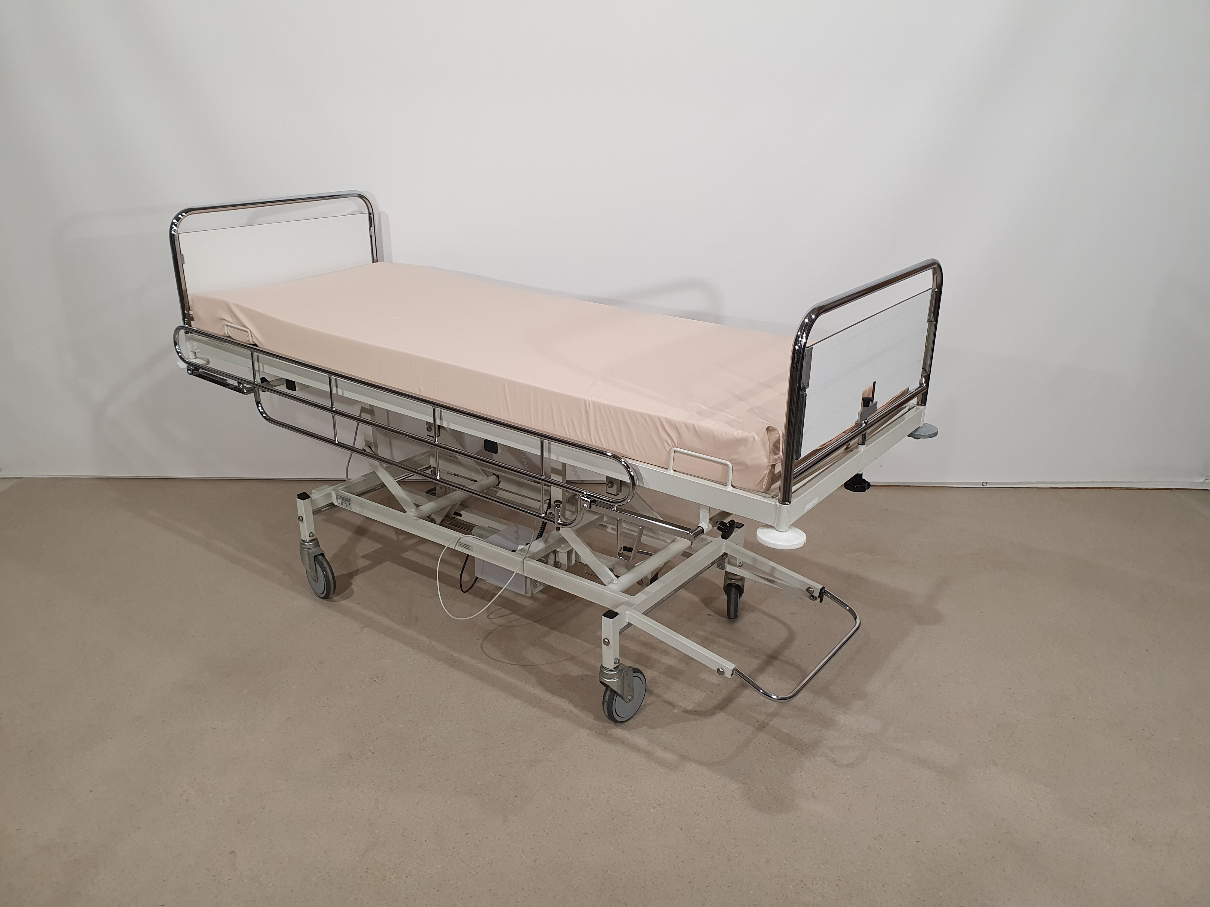 Electric care bed, hospital bed, rehabilitation bed – photo 16, Rideen