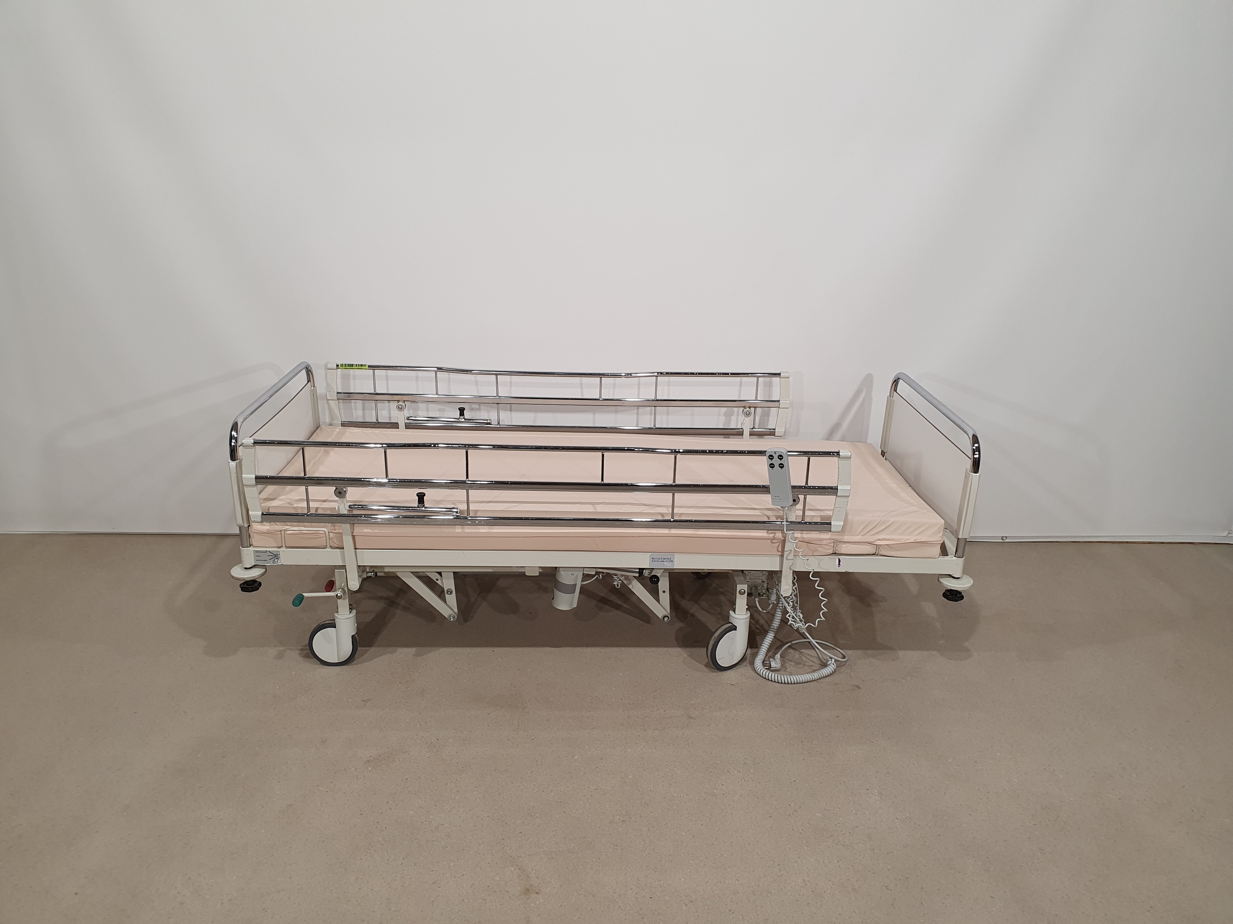 Elektriline hooldusvoodi, haiglavoodi, taastusravi voodi – foto 4, Rideen