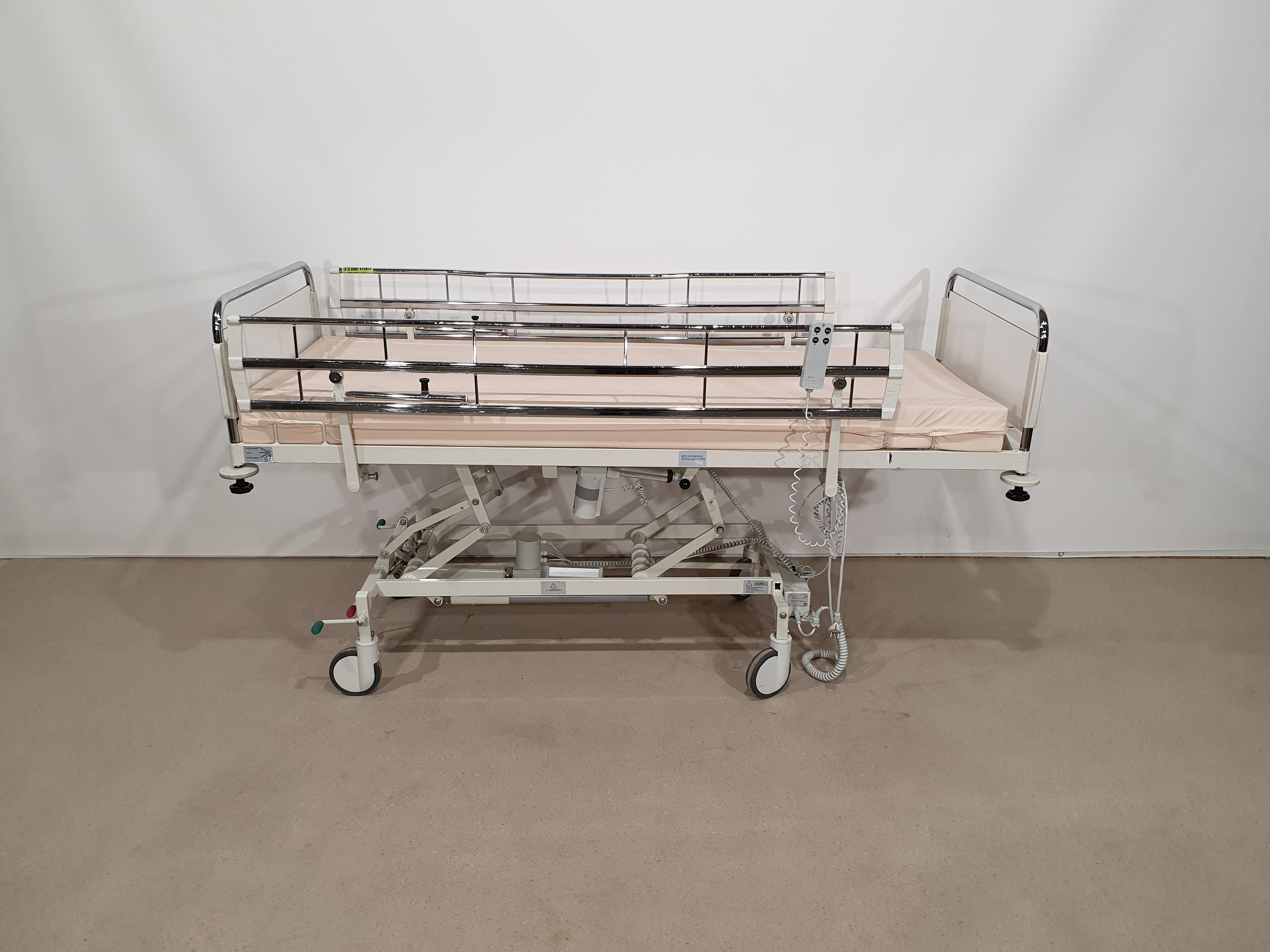 Elektriline hooldusvoodi, haiglavoodi, taastusravi voodi – foto 6, Rideen