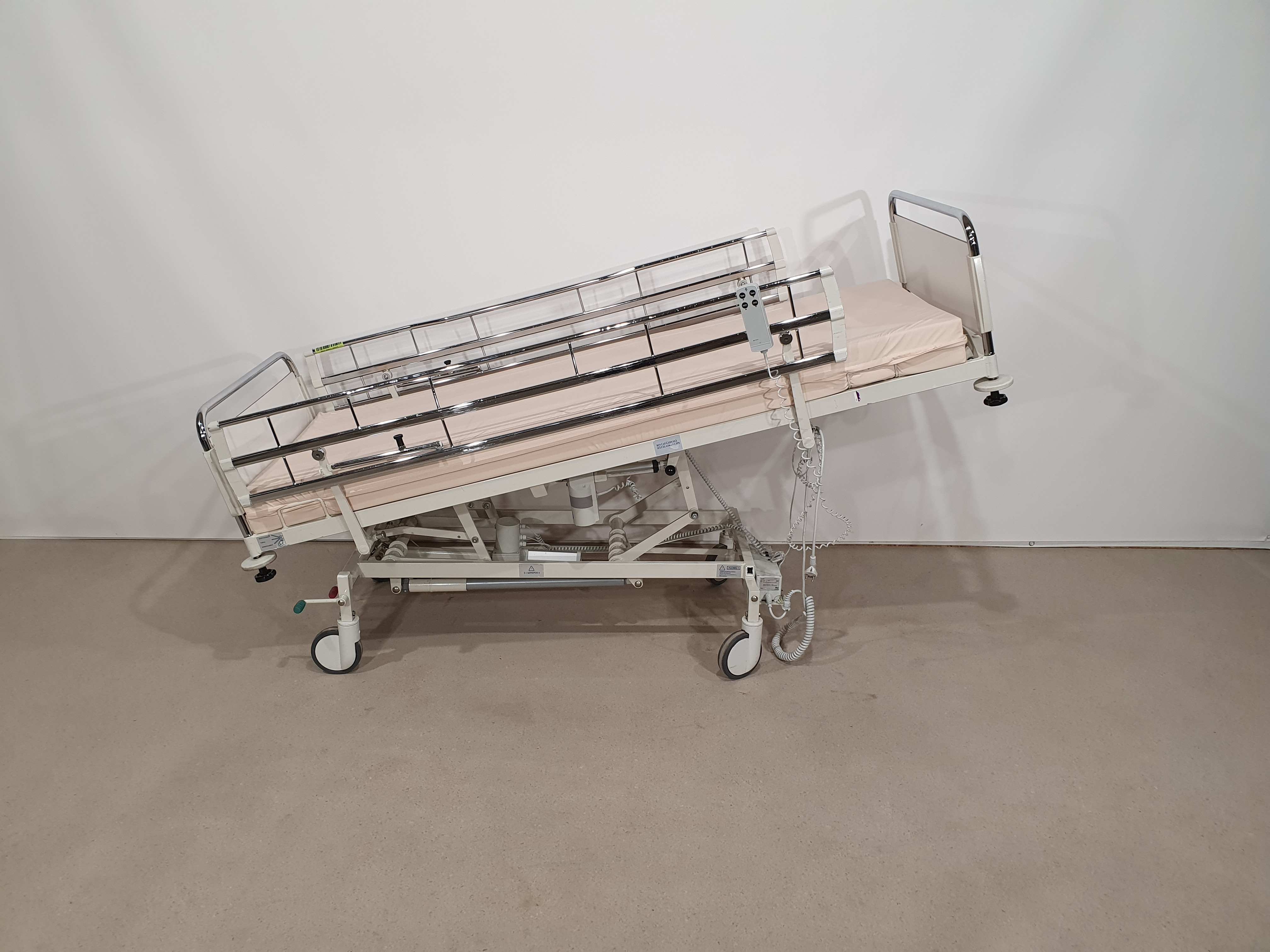 Elektriline hooldusvoodi, haiglavoodi, taastusravi voodi – foto 10, Rideen