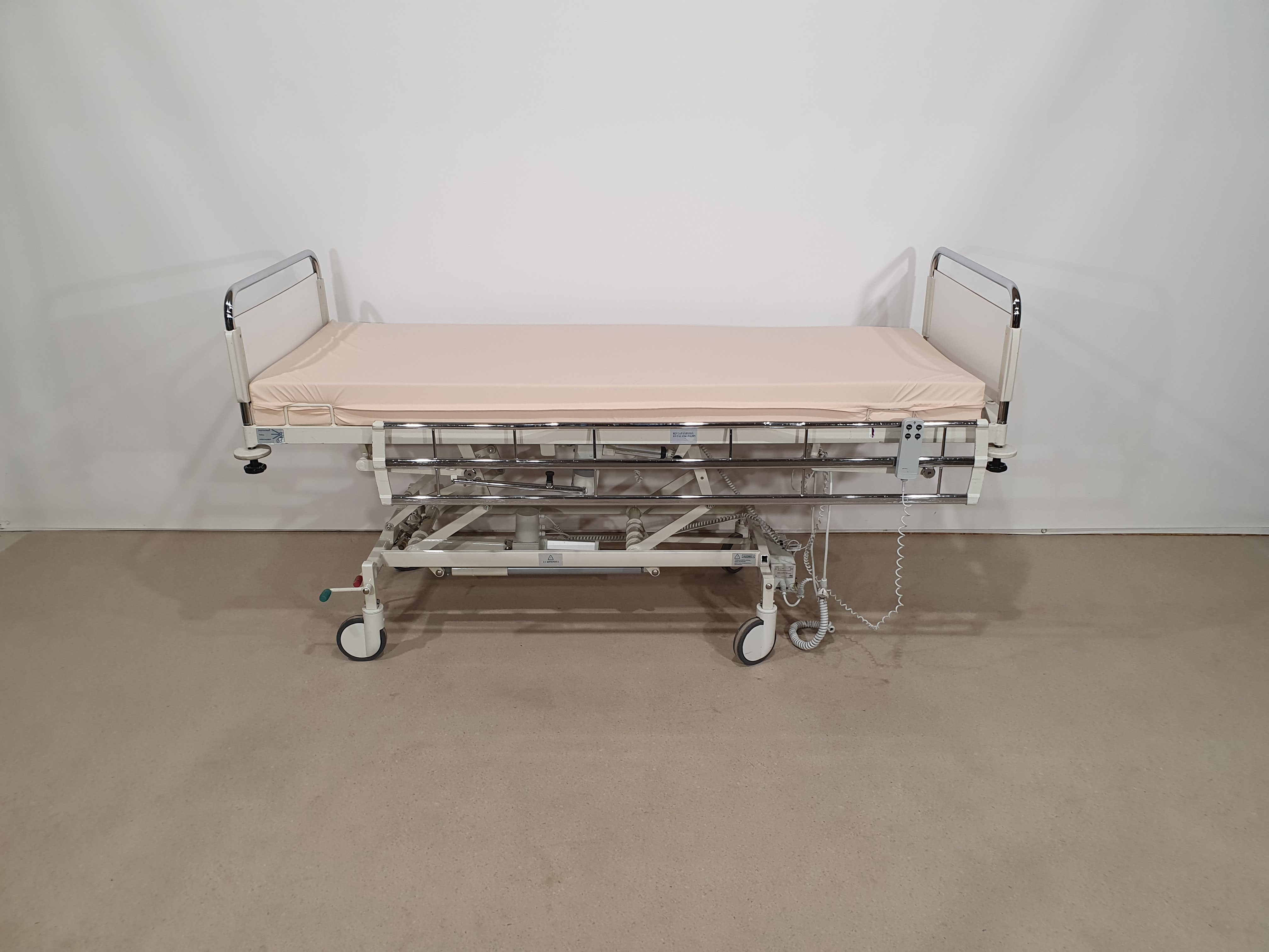 Elektriline hooldusvoodi, haiglavoodi, taastusravi voodi – foto 14, Rideen