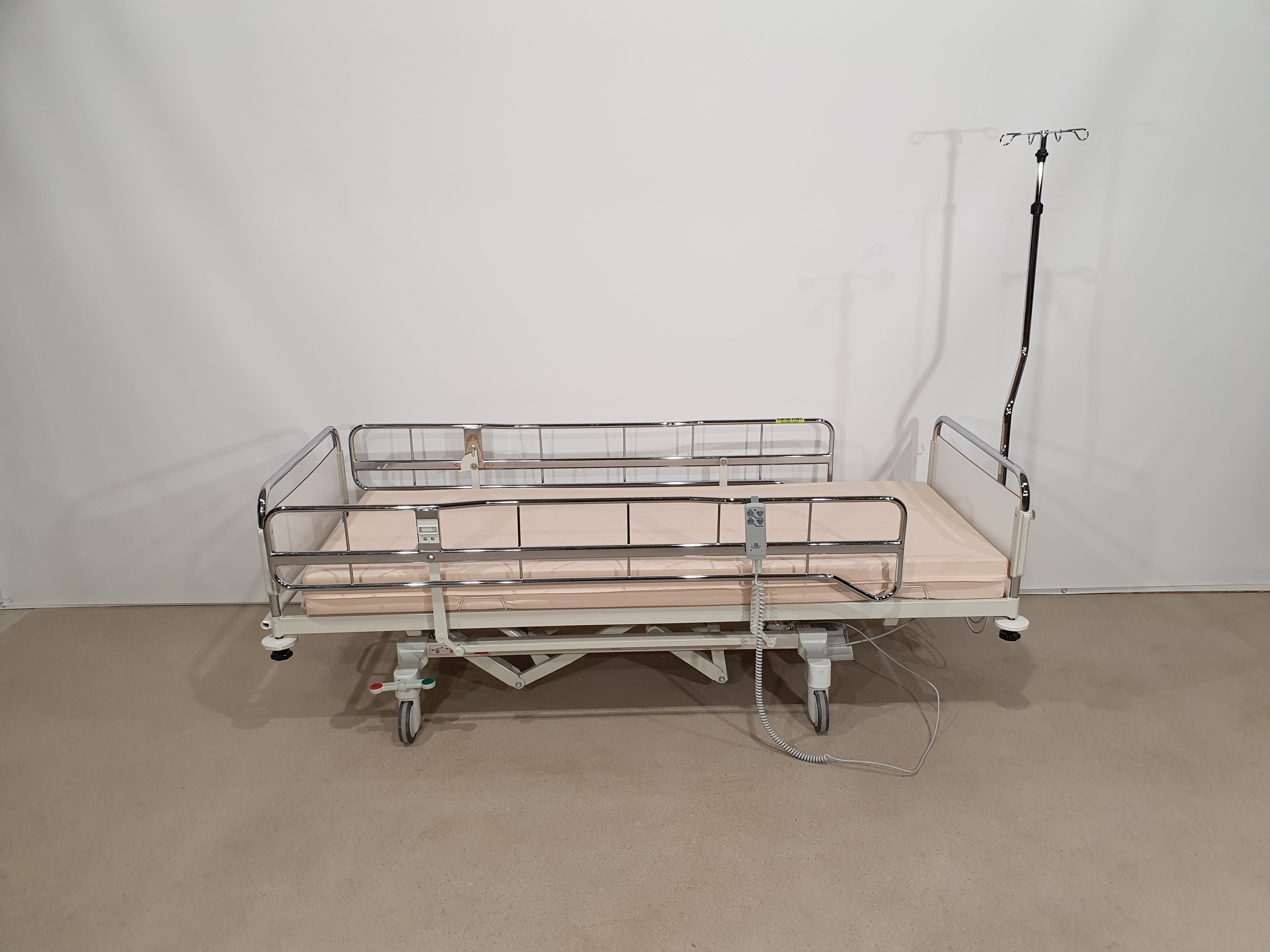Electric care bed, hospital bed, rehabilitation bed – Foto 4, Rideen