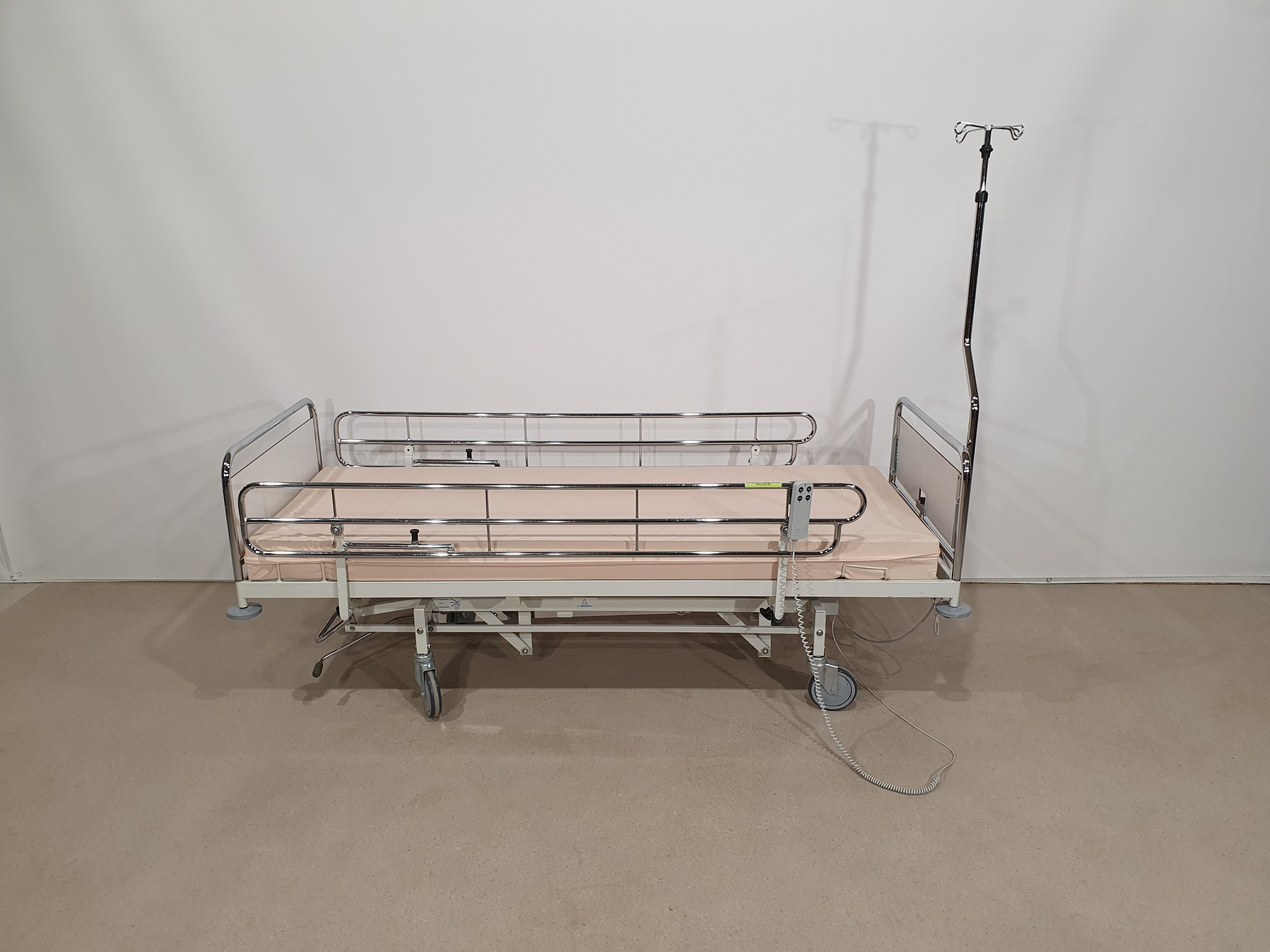 Electric care bed, hospital bed, rehabilitation bed – photo 4, Rideen