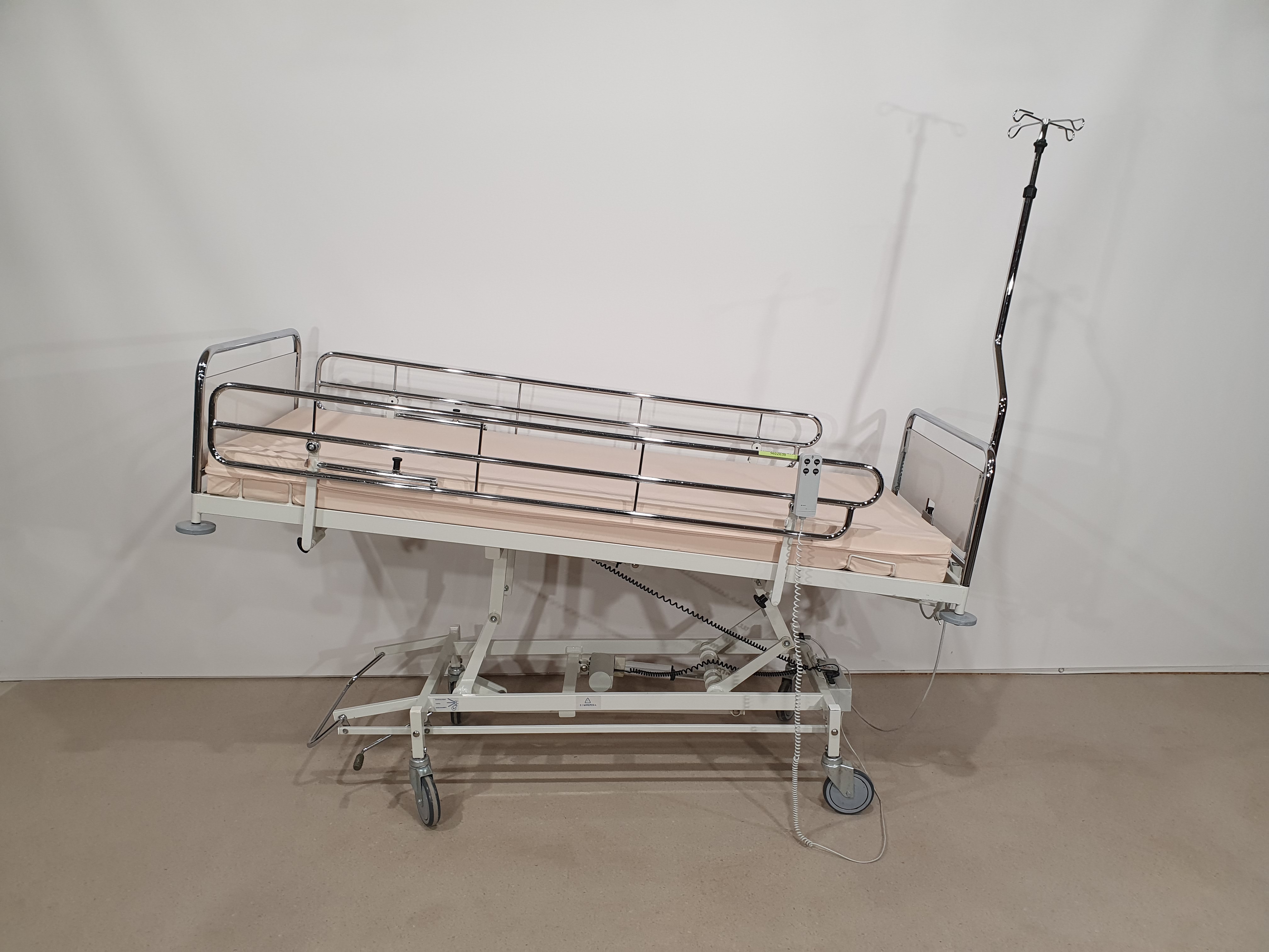 Electric care bed, hospital bed, rehabilitation bed – photo 8, Rideen