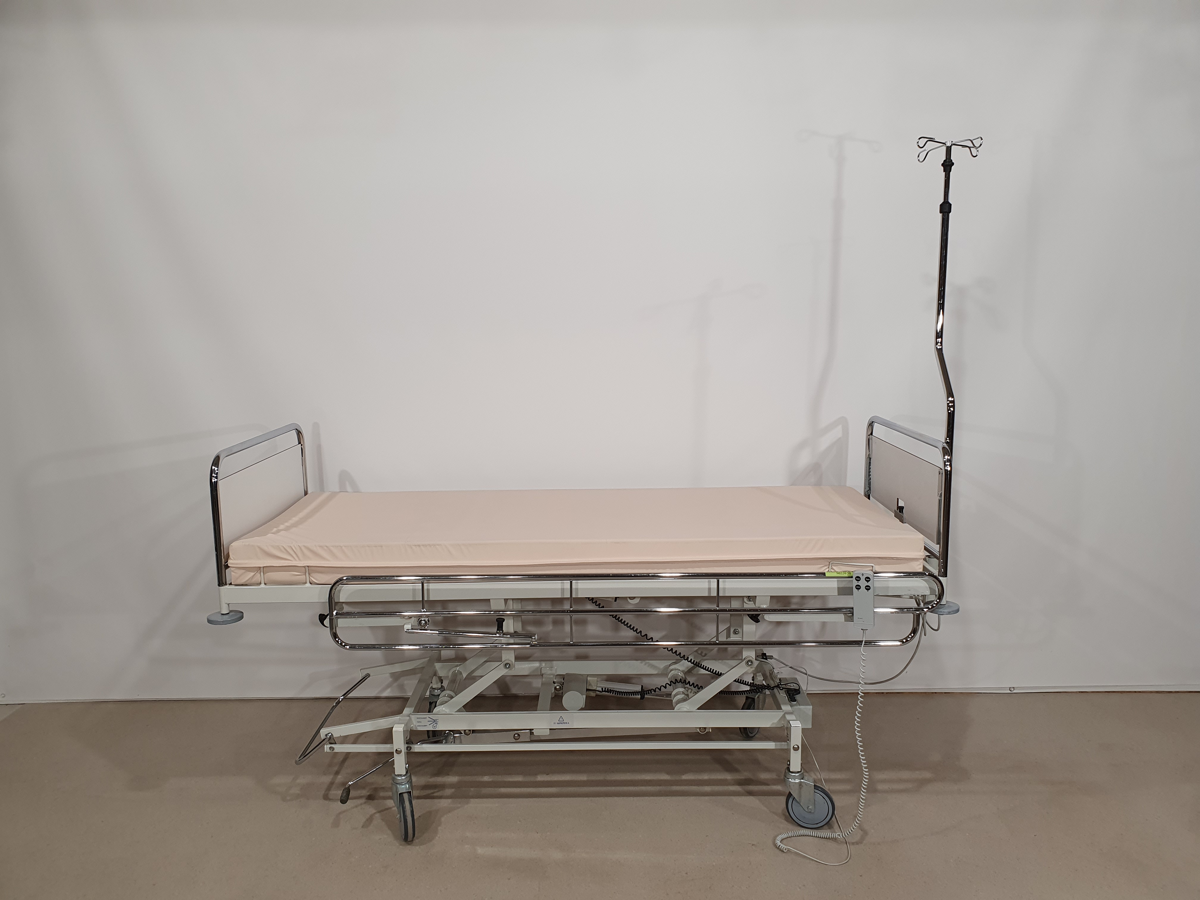 Electric care bed, hospital bed, rehabilitation bed – photo 12, Rideen