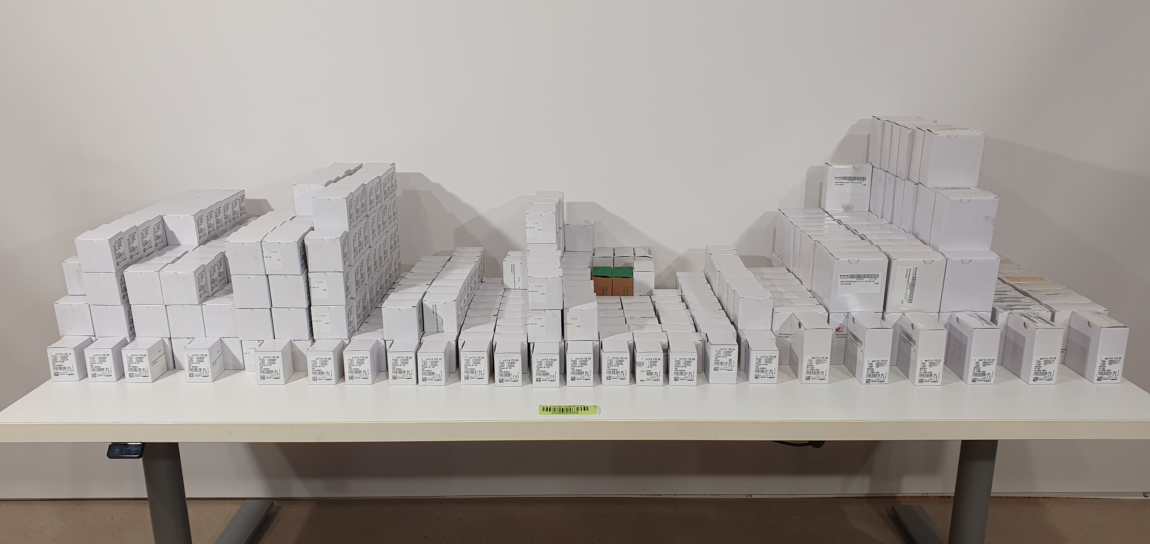 Mini contactors, motor protection switches 696 pcs, poe hind 33000.- – foto 2, Rideen