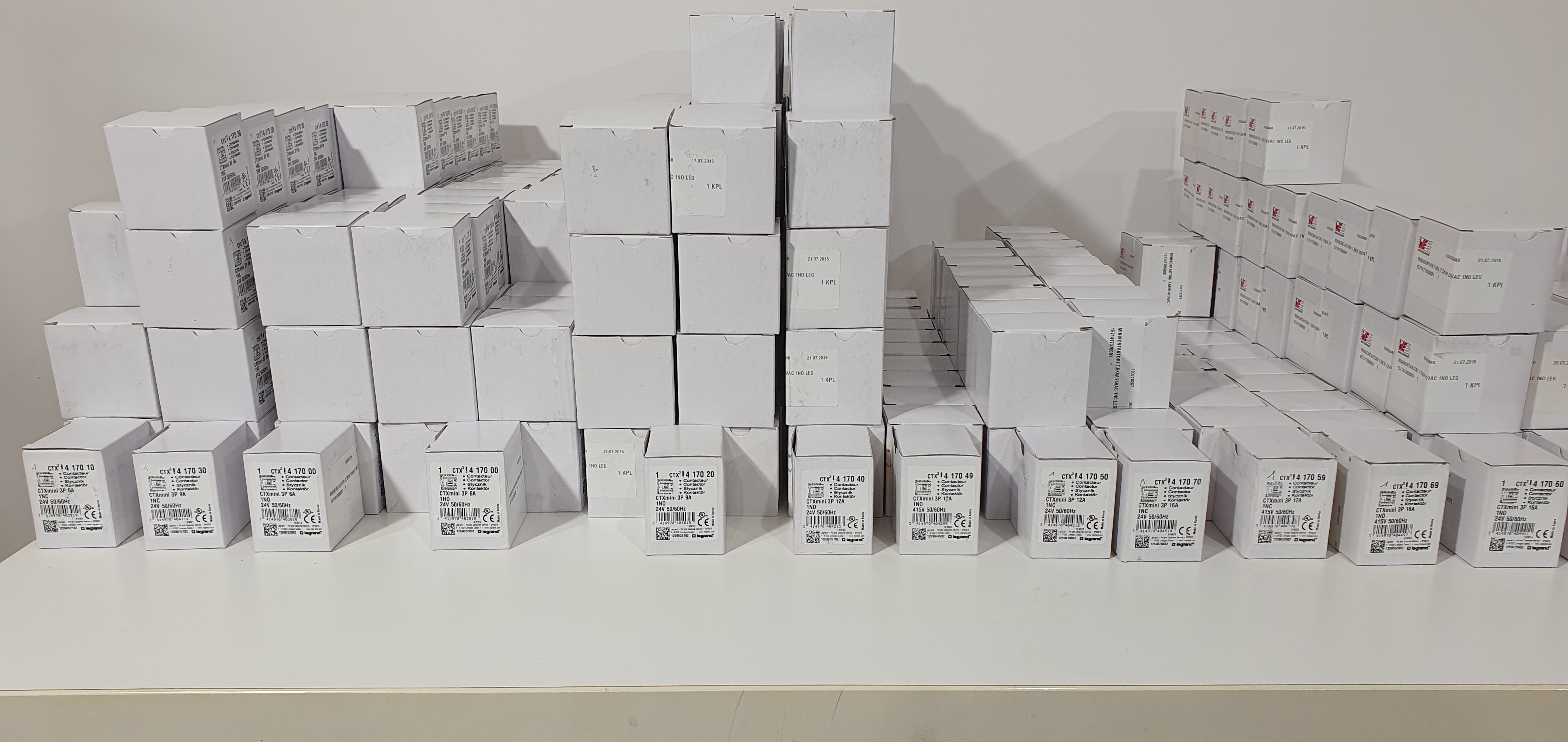 Mini contactors, motor protection switches 696 pcs, poe hind 33000.- – foto 4, Rideen