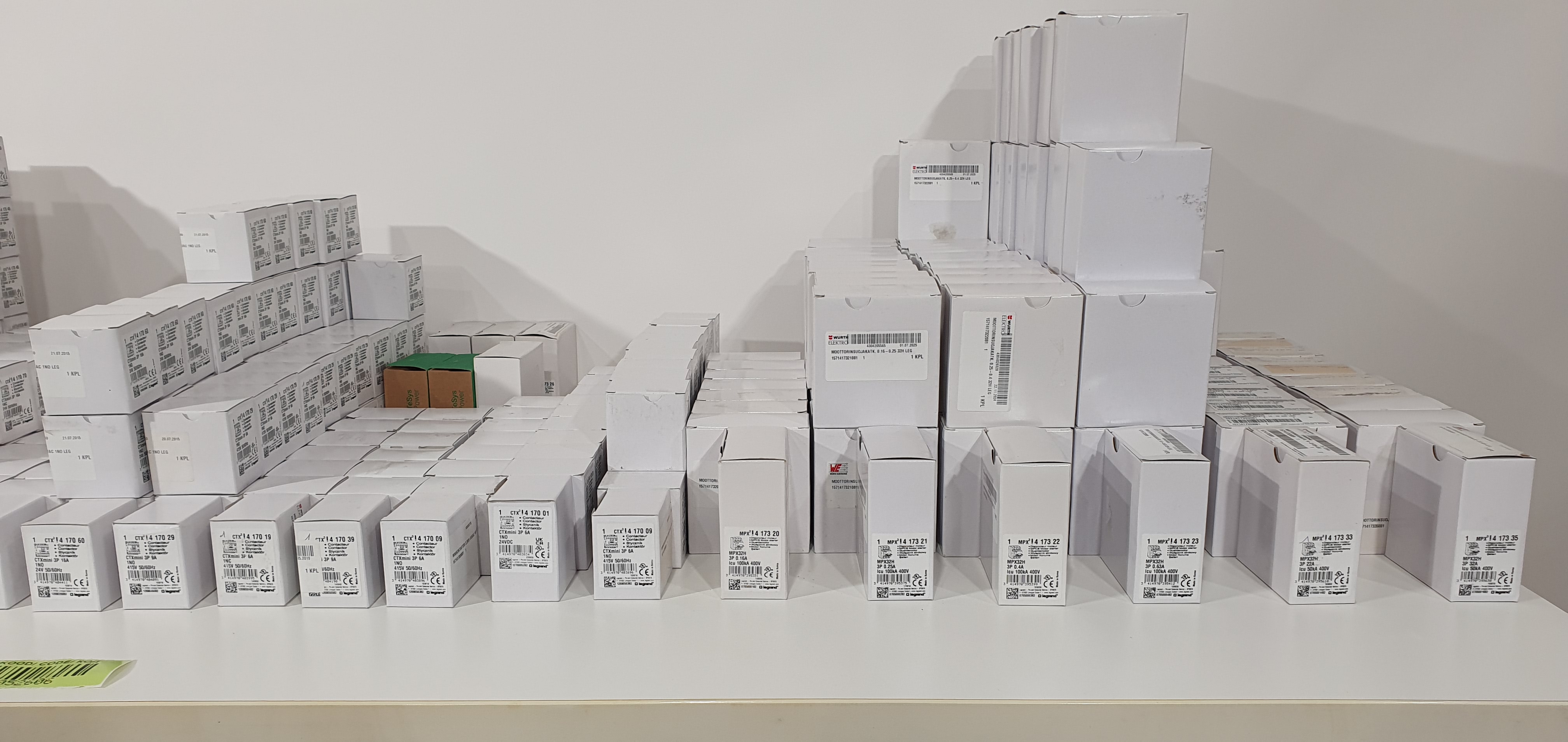 Mini contactors, motor protection switches 696 pcs, poe hind 33000.- – foto 6, Rideen