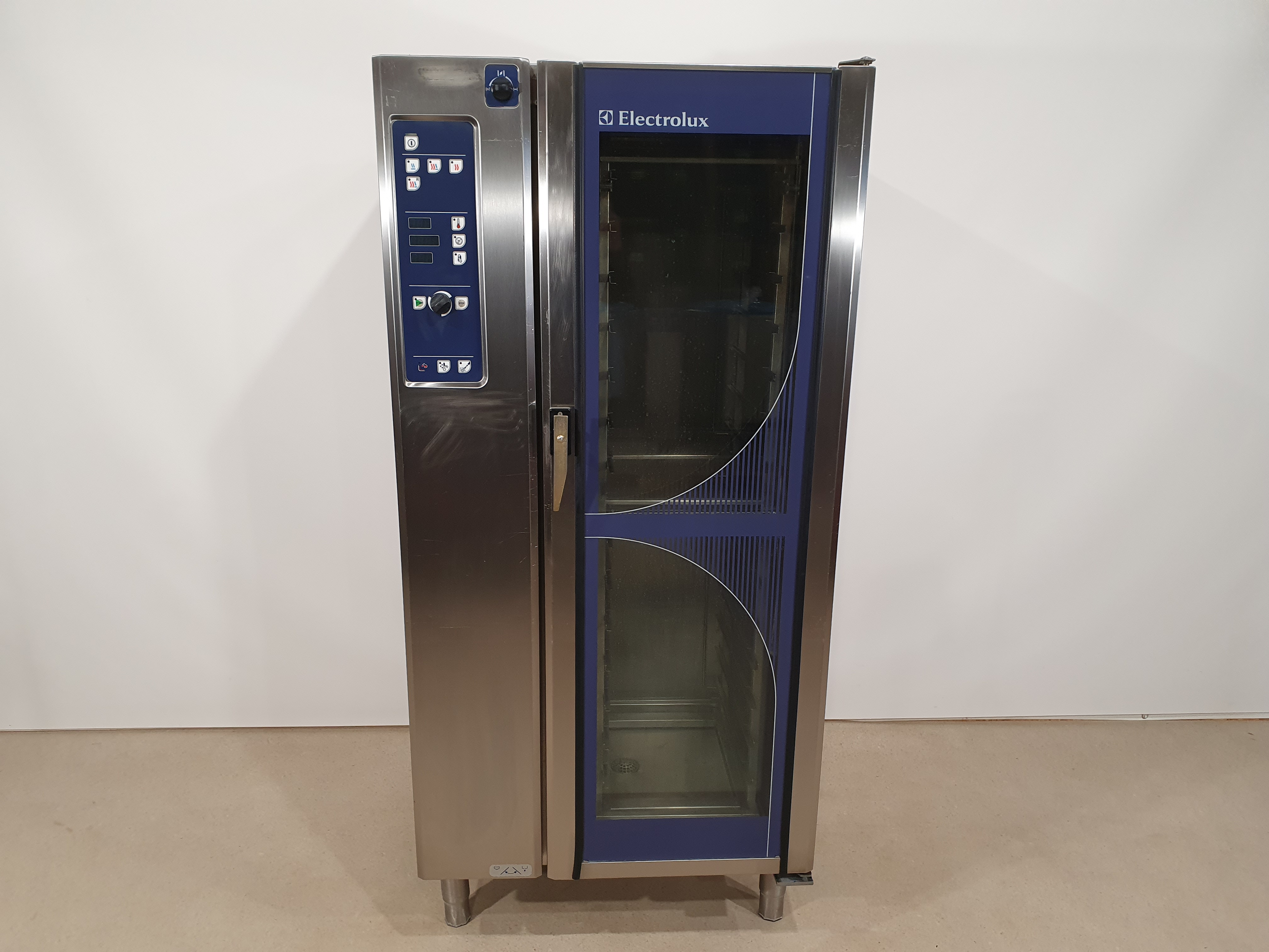 Ahi, konvektsioon auruahi, kombiahi Electrolux – foto laost, Rideen Rakvere